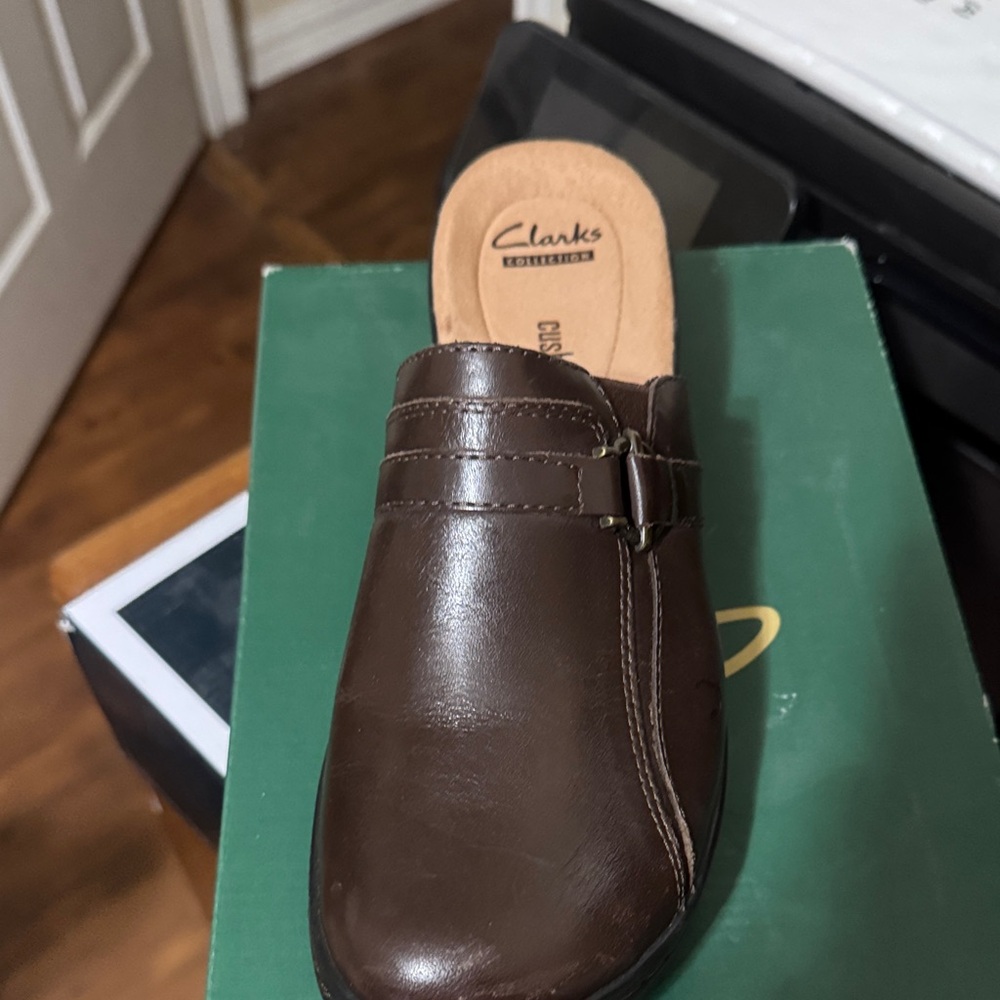 Never worn Clarks Brown Leather womens